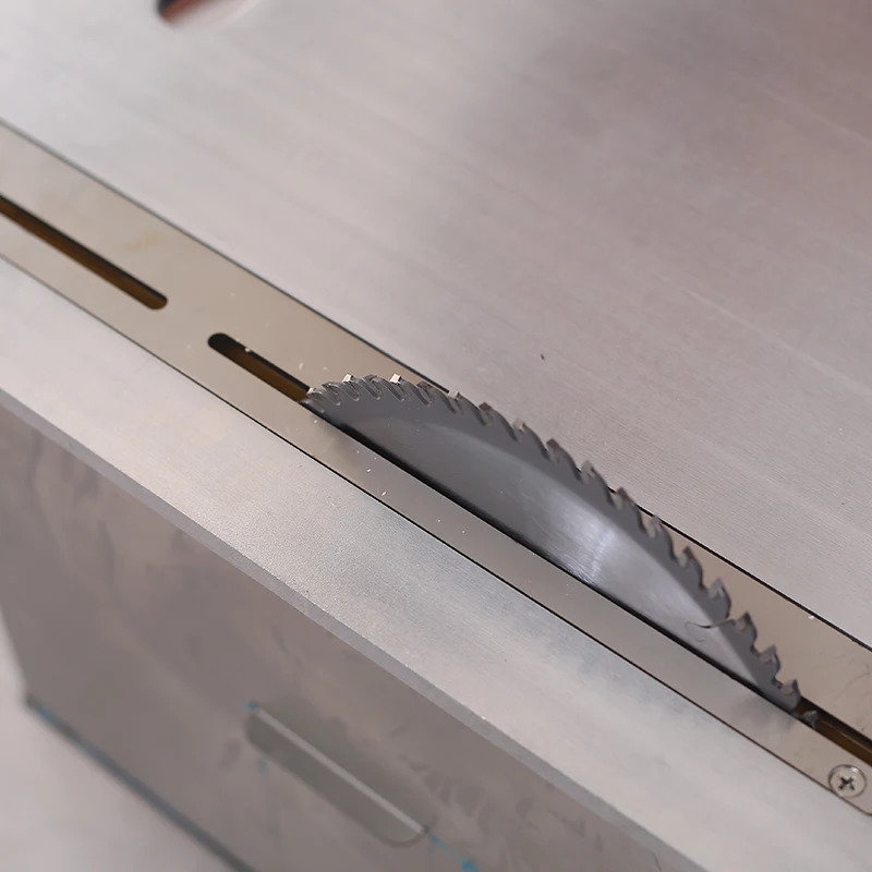 Scie Circulaire Portative de Chantier J2 - Photo