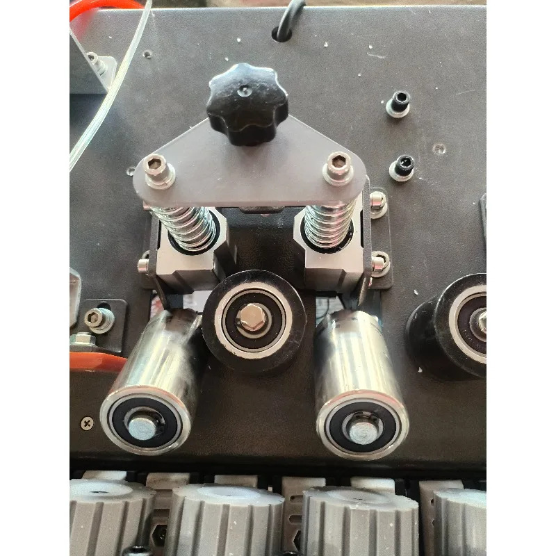 Plaqueuse de chants automatique à grande vitesse Modèle XZ-130 - Photo