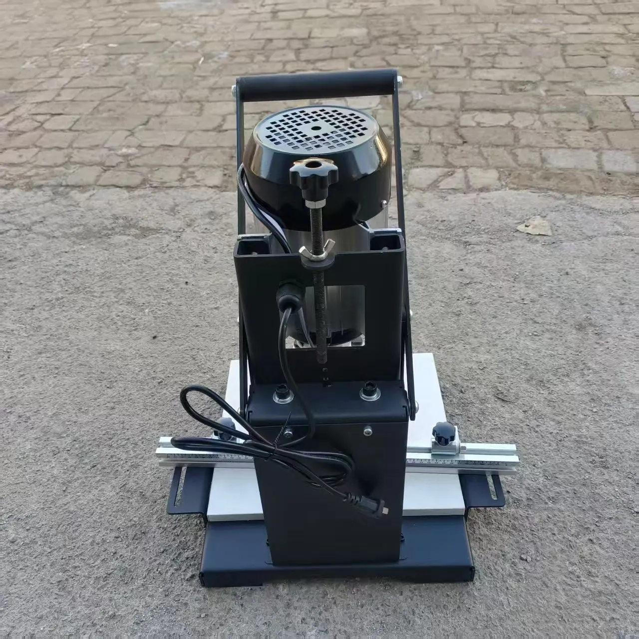 Perceuse Manuelle Portable pour Charnières et Serrures de Porte - Photo